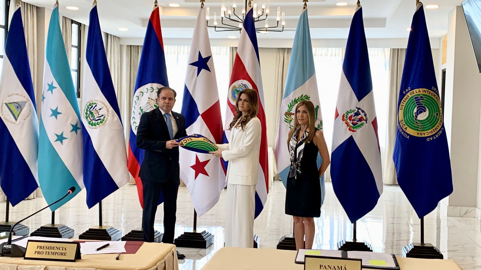 RD toma el dimisión de Panamá y asume la Presidencia Pro Tempore del SICA