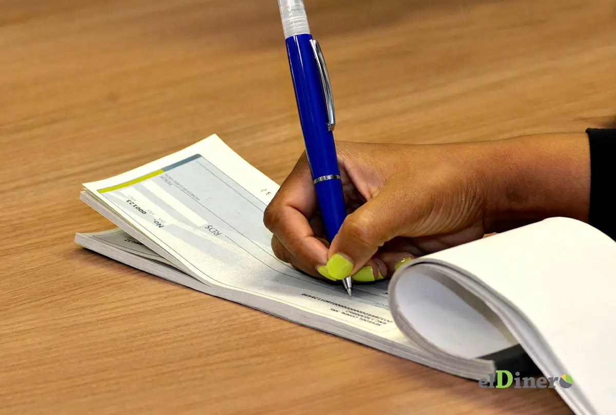 Un 9% de las mipymes de mujeres usa cheques como medio de cuota