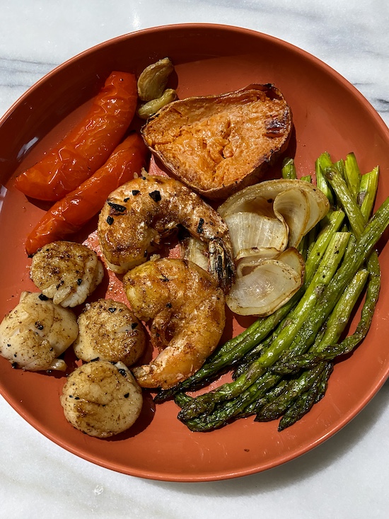 How to Sear Scallops? Right heat, a cast iron wok and good spice rub