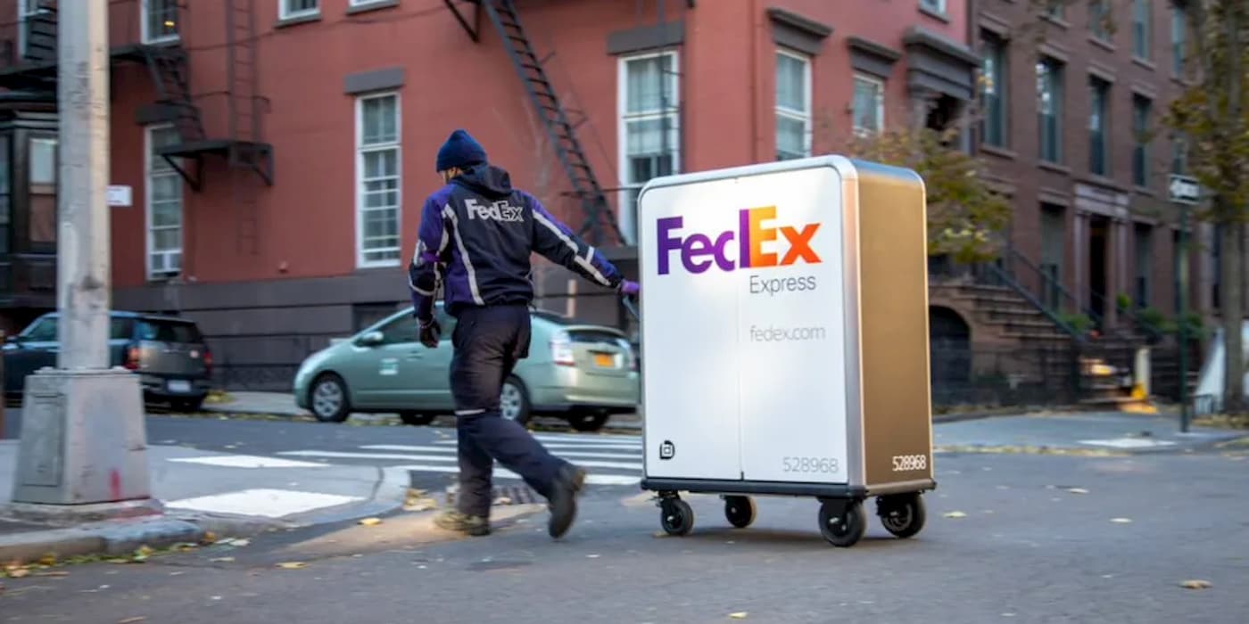 FedEx using electric cart delivery courtesy of GM’s BrightDrop(01)