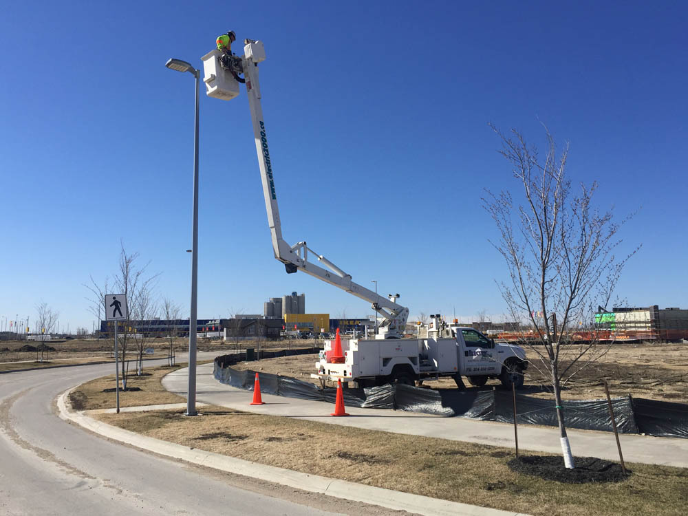 Bucket Truck Electrical Winnipeg Electric 2000 Ltd.