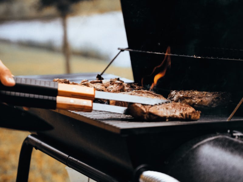 How to Use a Smoker Box? Electric Smoker HQ