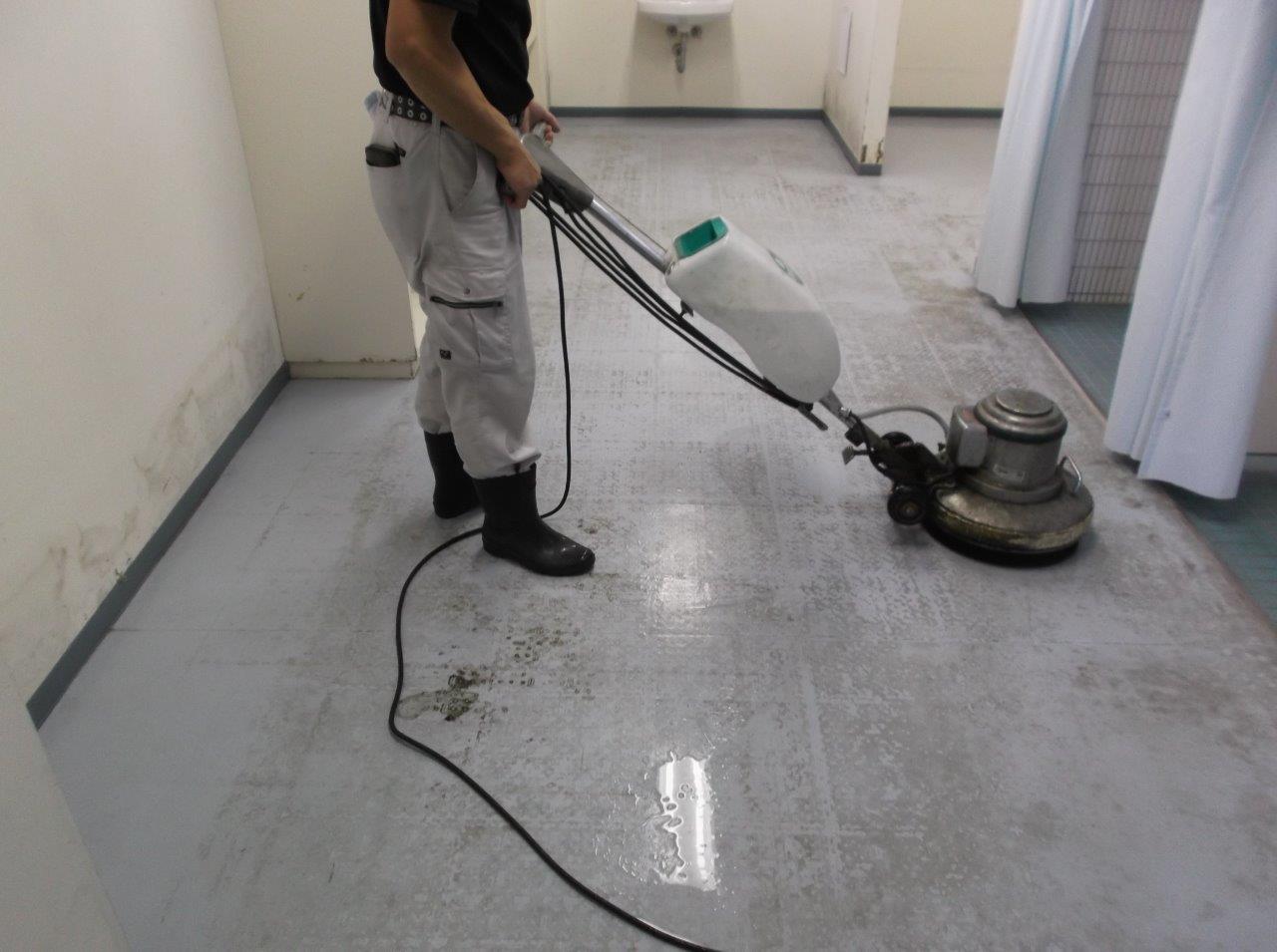 ポリッシャーで床を清掃！やり方や本体を安価に揃える方法とは 工具男子新聞