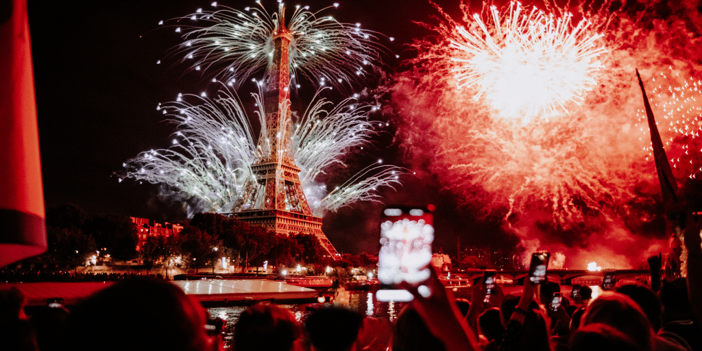 Solarium organise une croisière techno pour admirer le feu