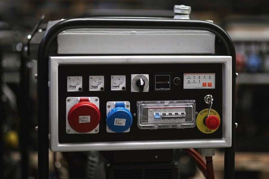 Top 5 Best 4000 Watt Generator for Blackouts, Outdoor Work, and Traveling