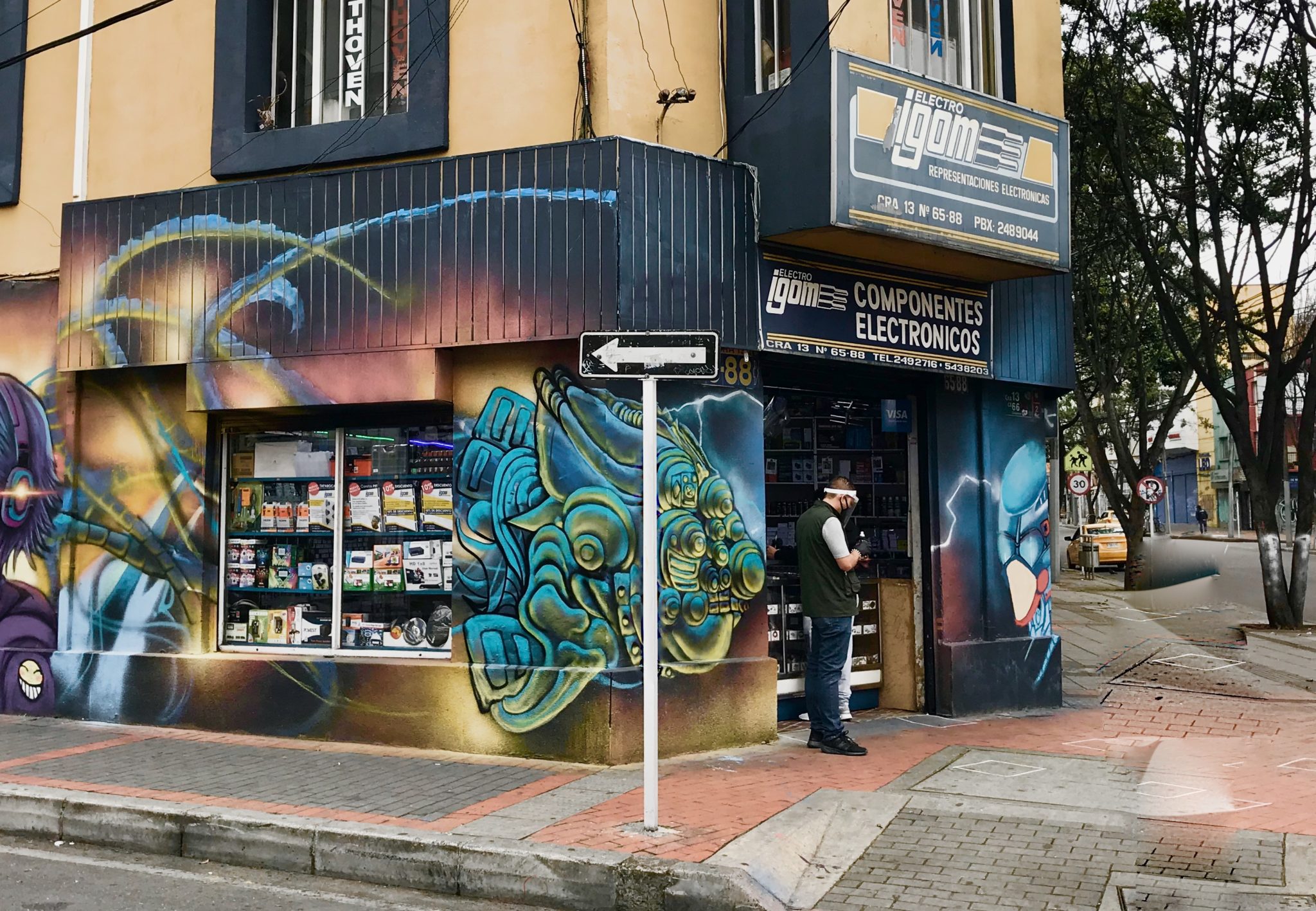 Electrónica, sonido, iluminación, UPS, fuentes y mucho más. Electrónica