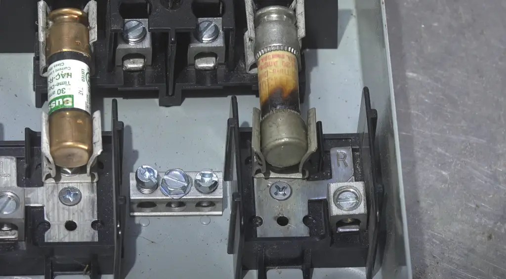 How to Fix a Blown Fuse? ElectronicsHacks