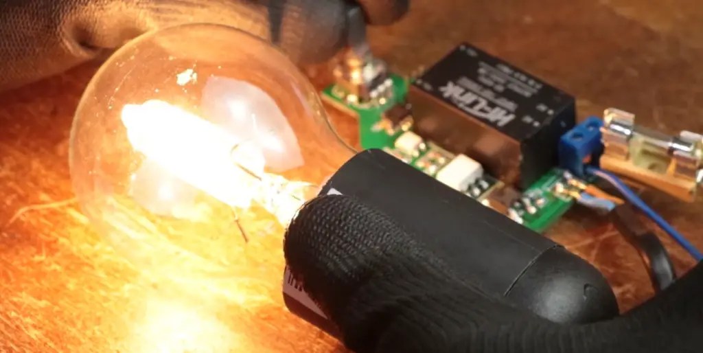Does a Dimmer Switch Reduce Voltage or Amperage? ElectronicsHacks