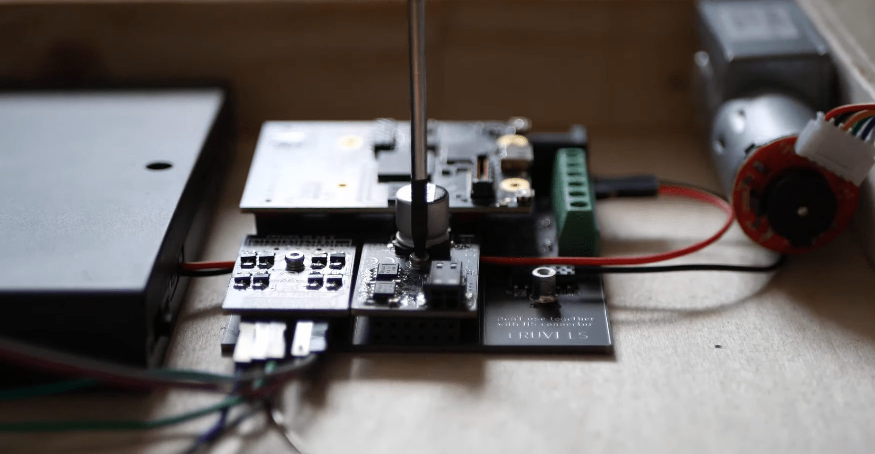 FPGA vs. Microcontroller Which is Better? ElectronicsHacks
