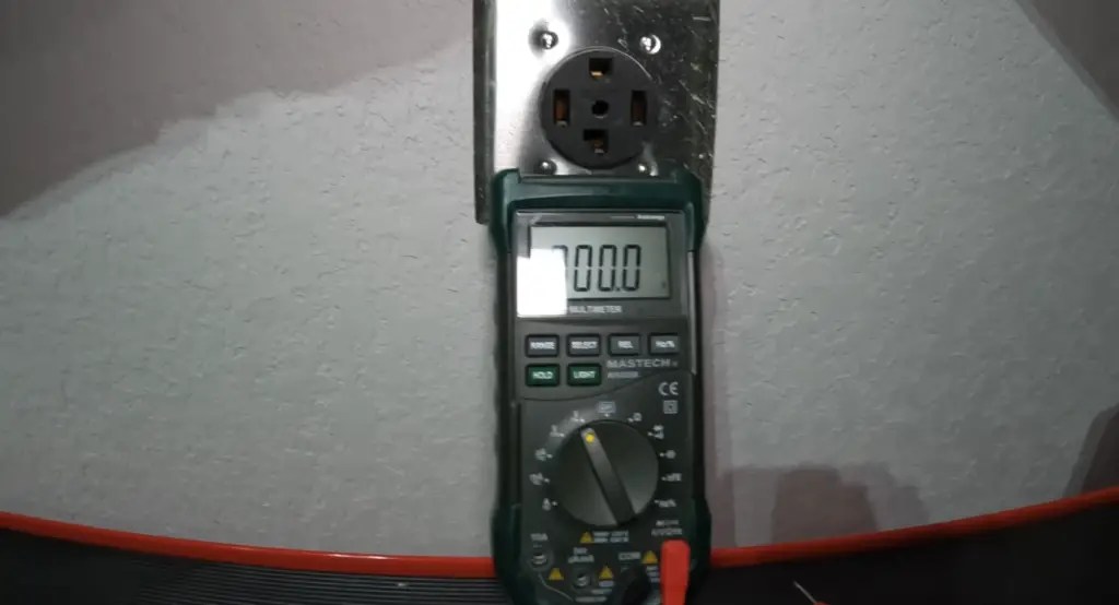 How to Wire a 4-Prong 220V Plug With 3 Wires? - ElectronicsHacks