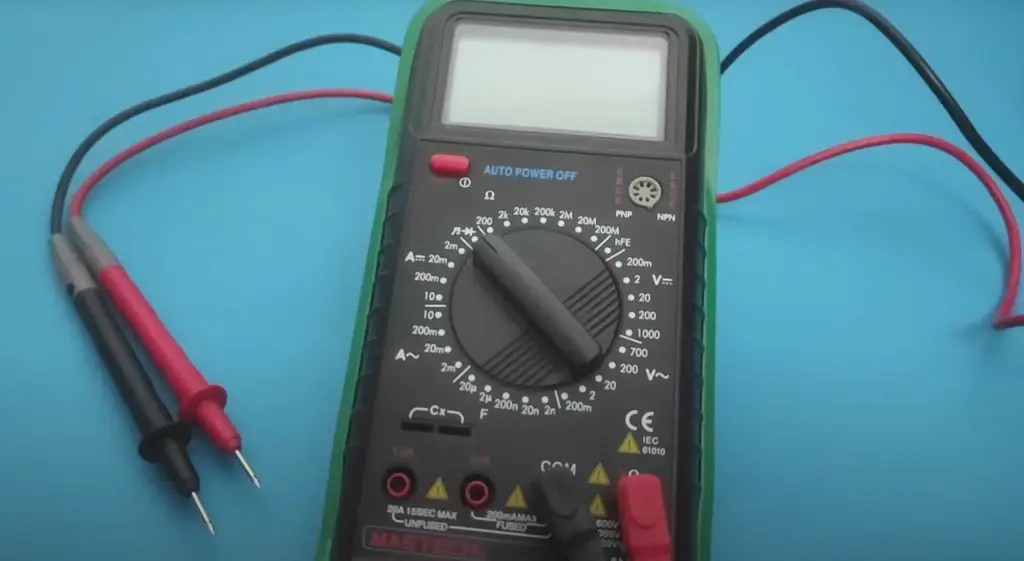 Why Does My Neutral Wire Have Voltage? - ElectronicsHacks