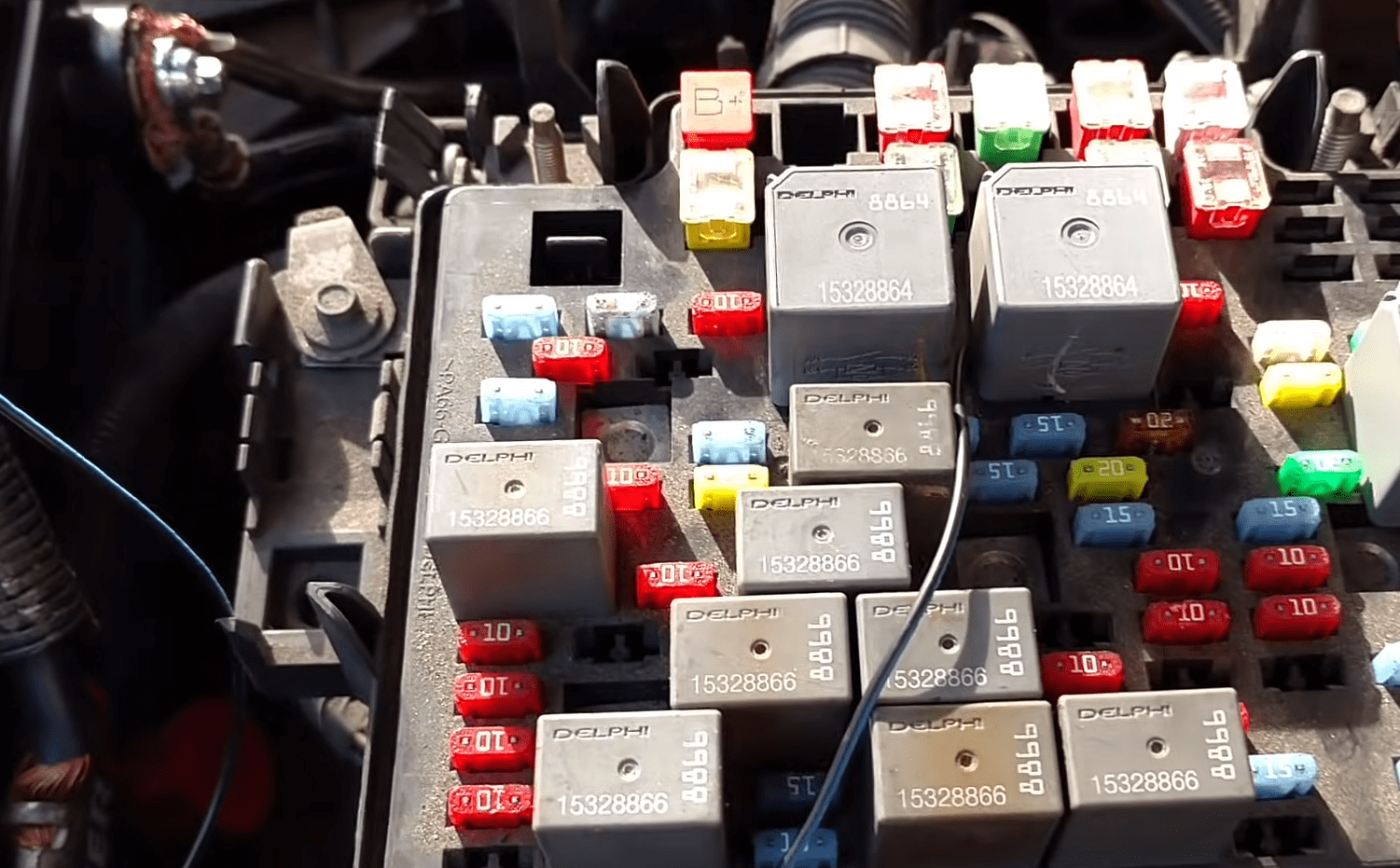 How to Pull a Fuse Without a Fuse Puller? - ElectronicsHacks