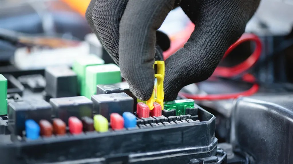 How To Determine What Size Fuse To Use 12V