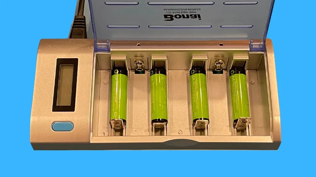 How to Test AA Battery With Multimeter