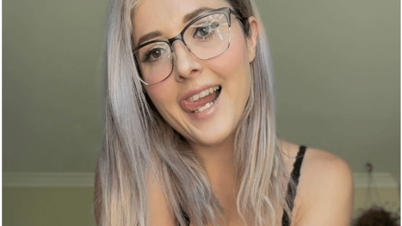 OnlyFans:Σύλληψη μοντέλου που άφησε το εσώρουχό σε μαγαζί