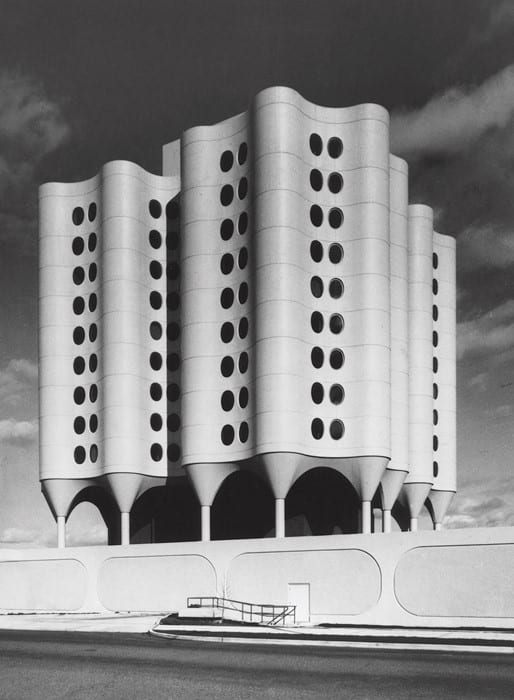 Bertrand Goldberg Associates, St Joseph‘s Hospital, 1974 ELEPHANT