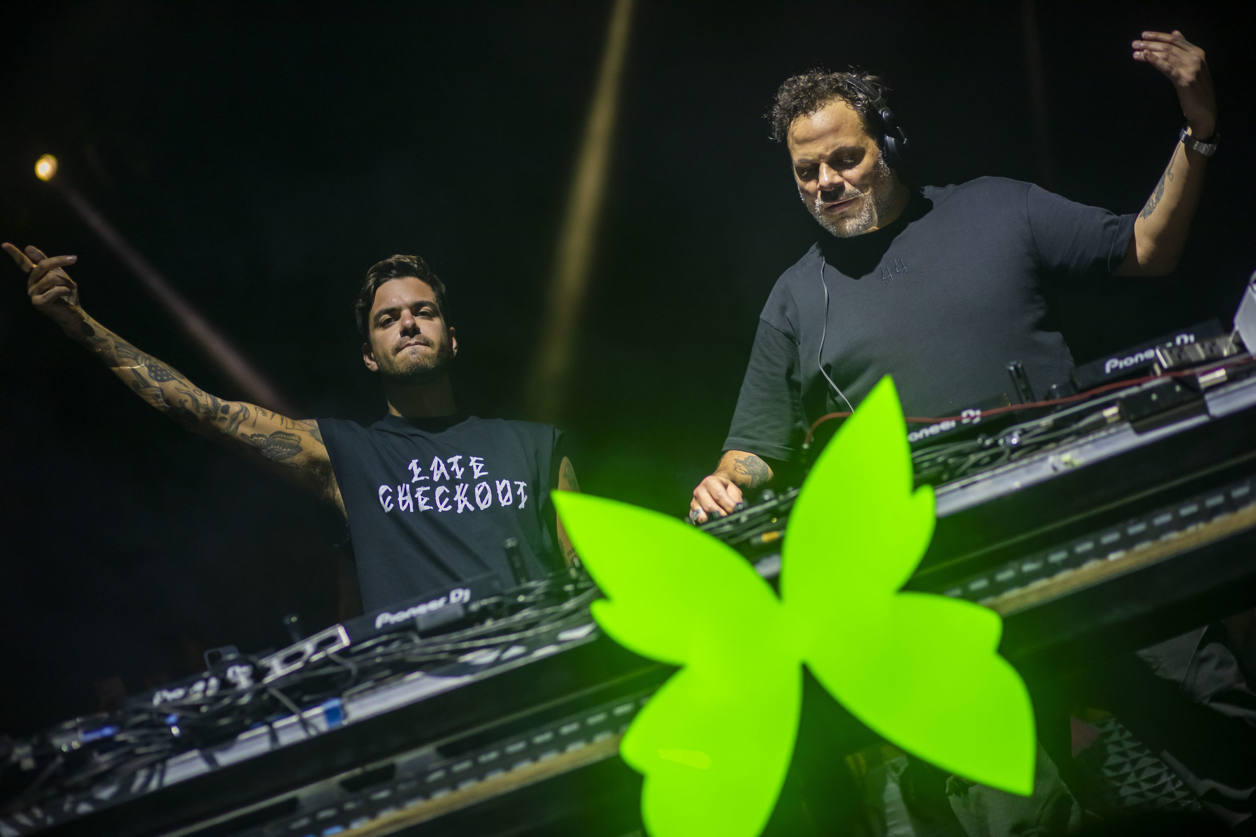 Em passagem única pelo Brasil, Tale Of Us faz noite épica no