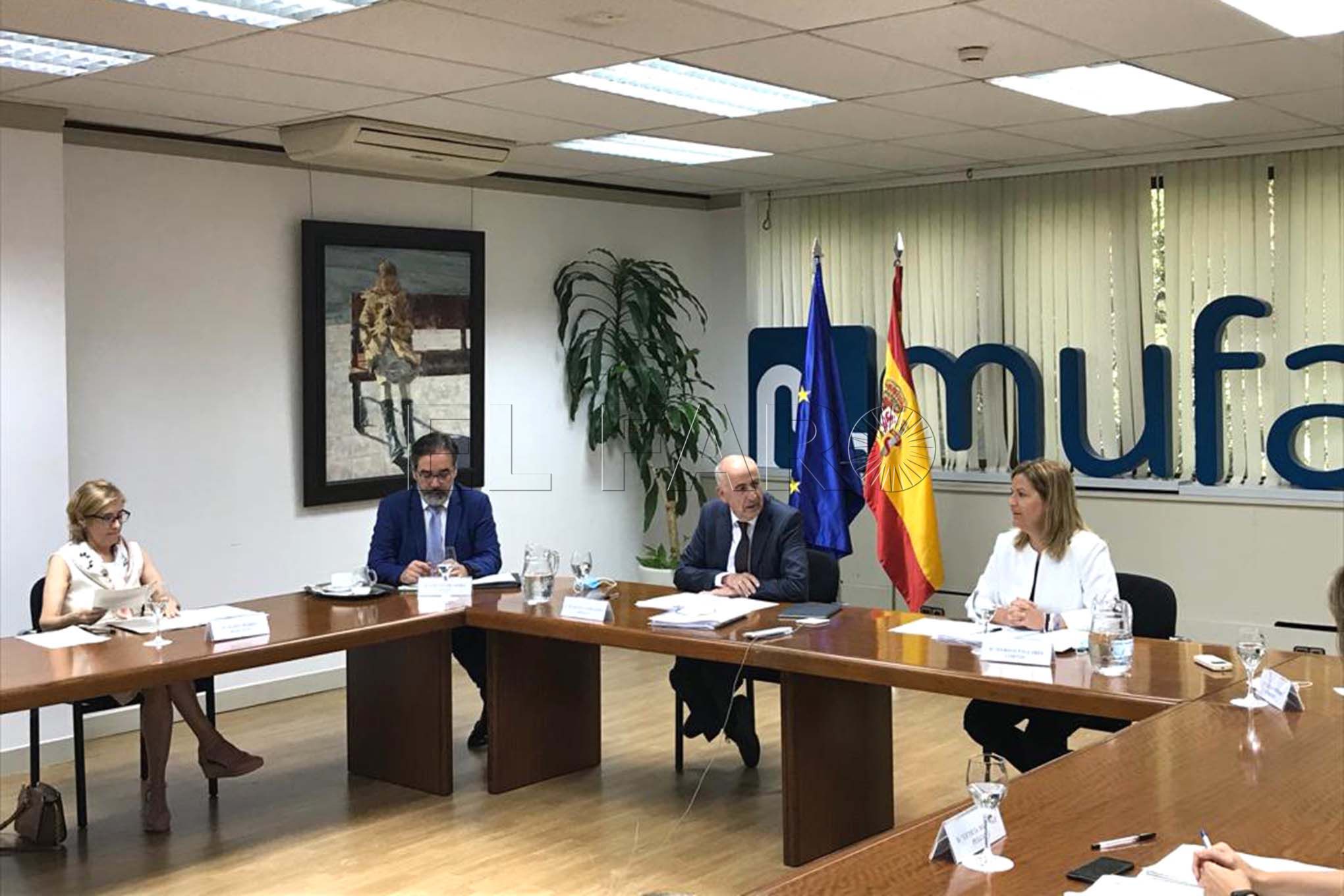 Muface extiende la receta electrónica y los trámites online para