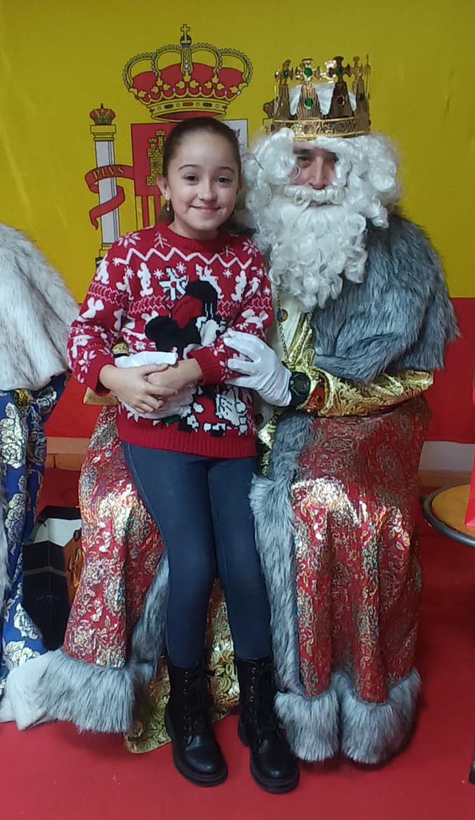 Los Reyes Magos acuden a Los Rosales para estar con los más pequeños