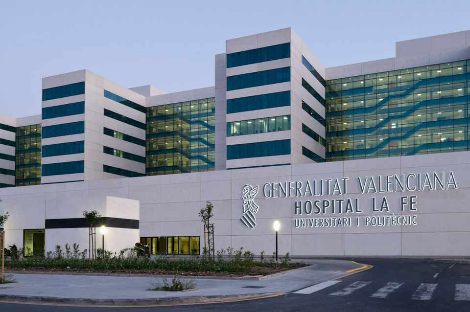 Un trabajador trasladado urgentemente al hospital "La Fe" de Valencia