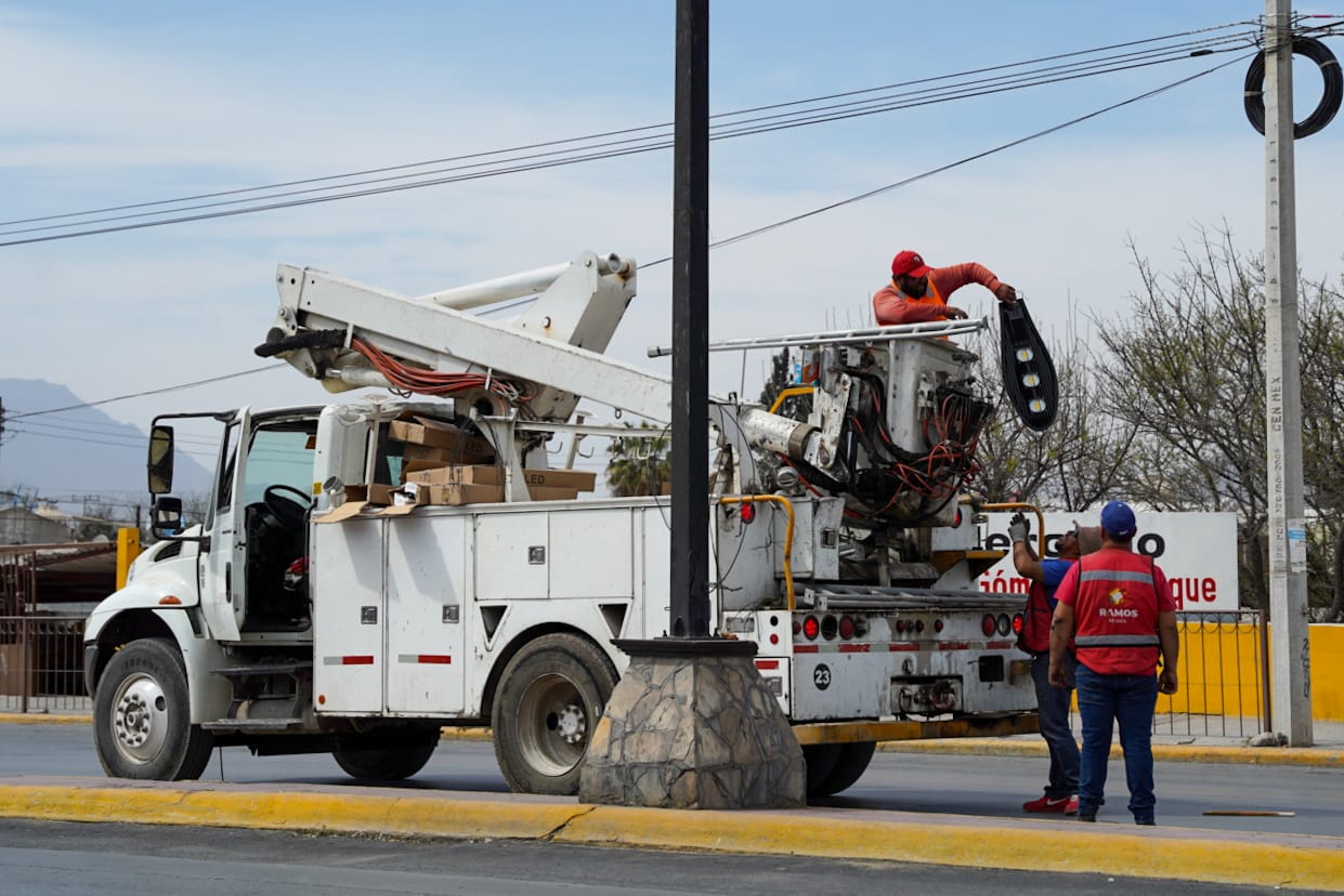 Avanza cambio de luminarias en el blvd. Plan de Guadalupe