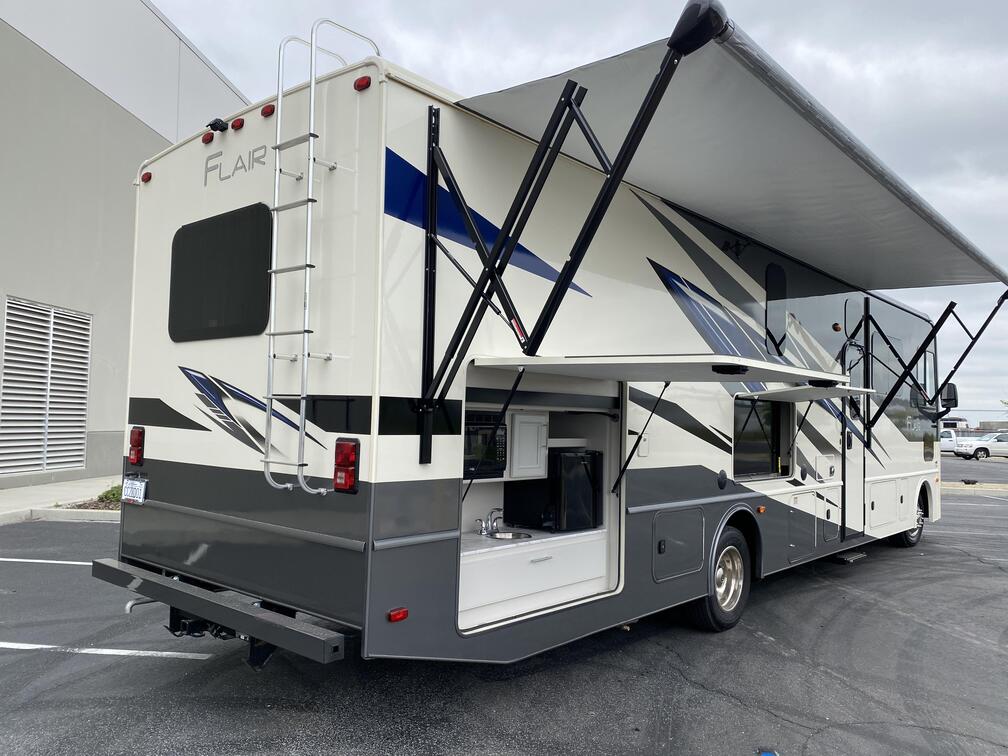 RV Rental 25 FT COACHMEN FREELANDER ElijahRVs