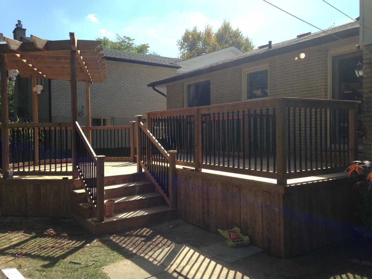 Deck and fence builders in Kitchener Waterloo Elite Carpentry Plus