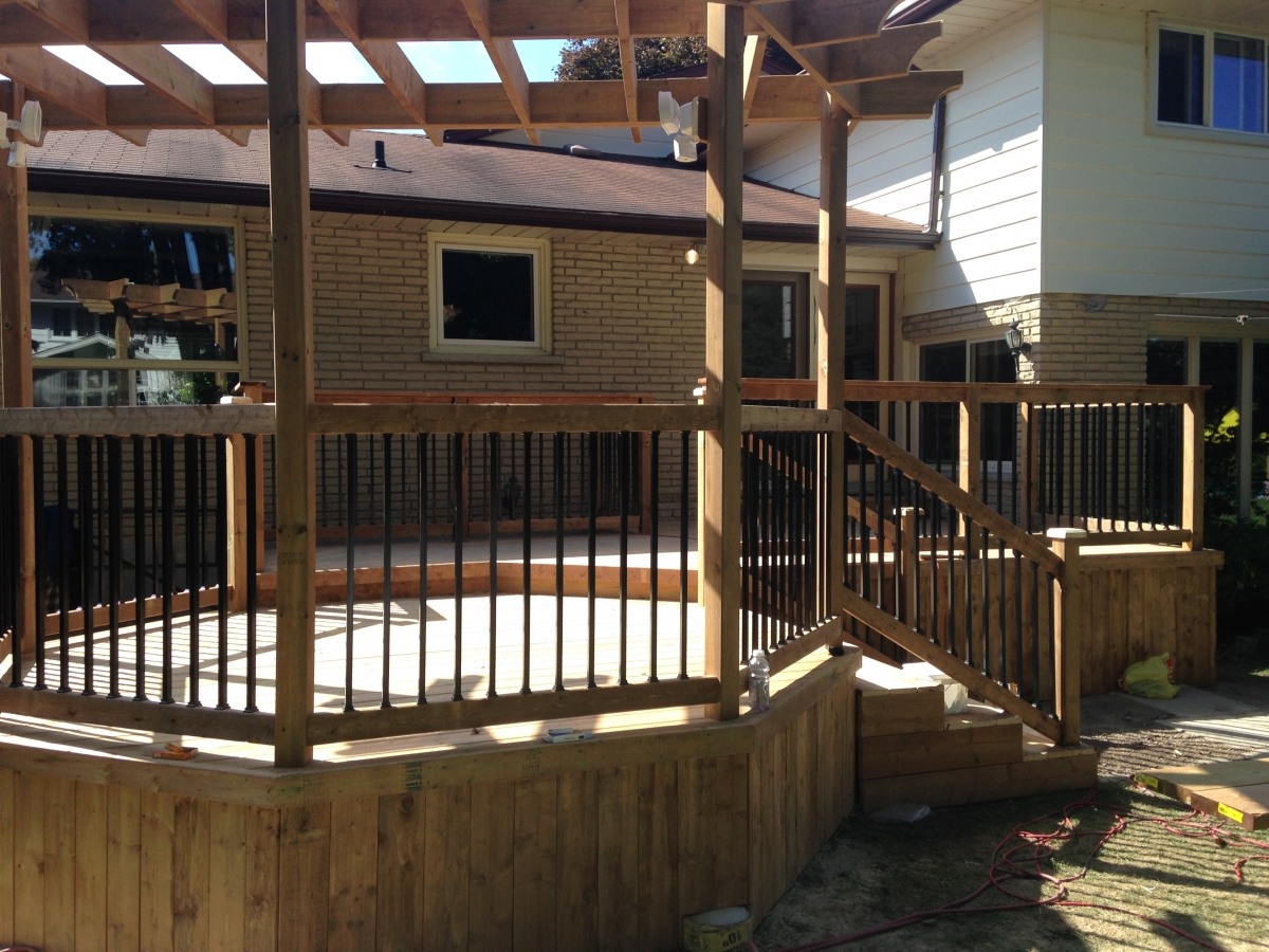 Deck and fence builders in Kitchener Waterloo Elite Carpentry Plus