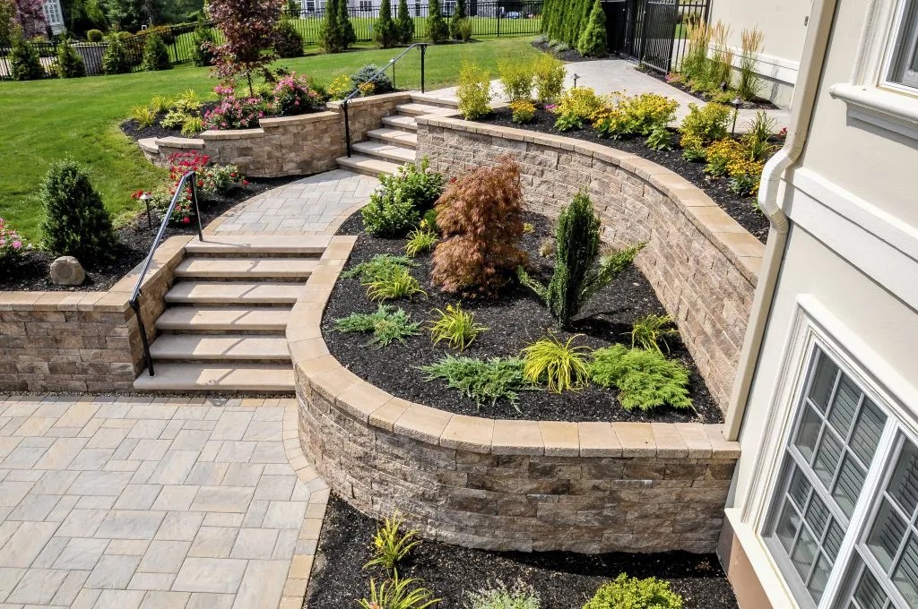 Create Stunning Gardens with a Retaining Wall Flower Bed