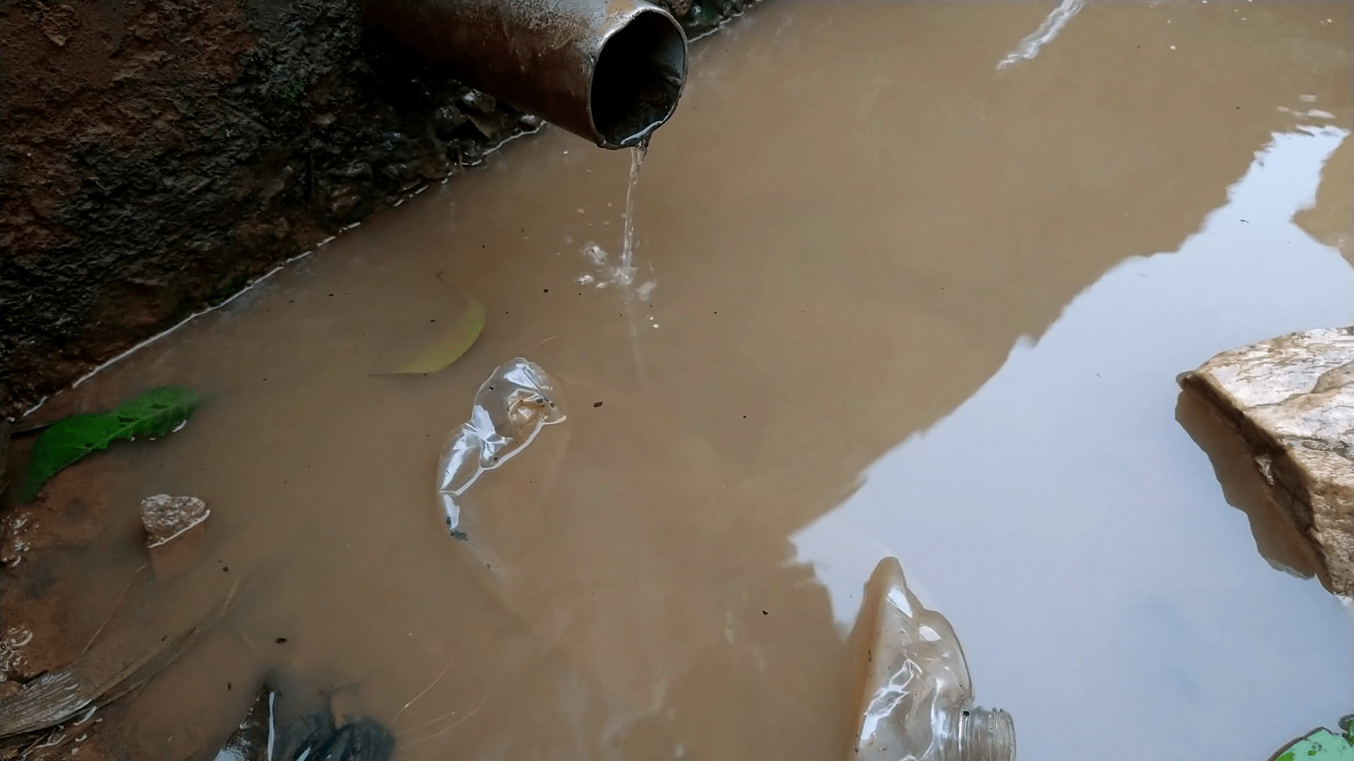 water crisis hits Mukono as people use the contaminated water for