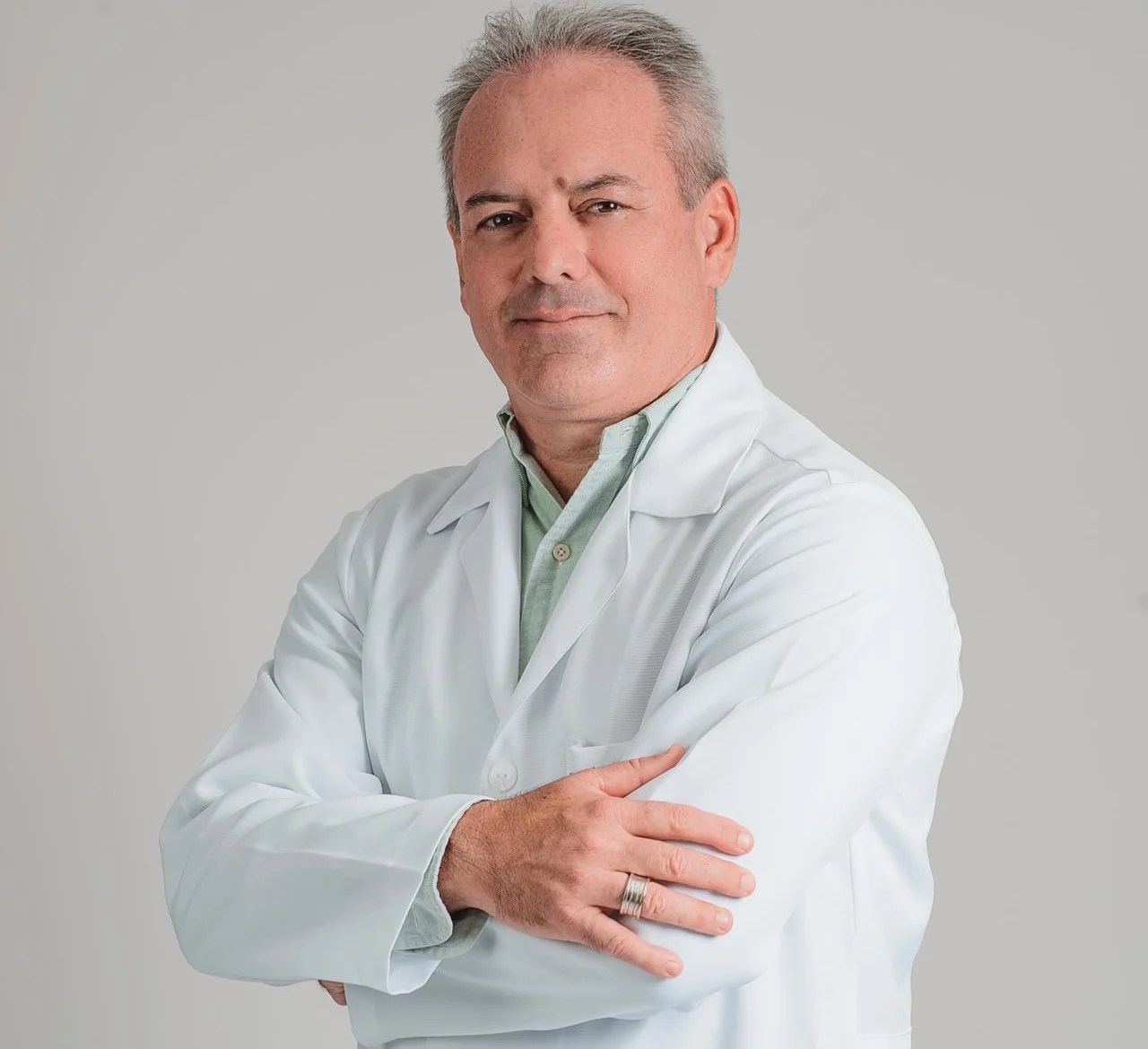 Nome novo na corrida eleitoral, empresáriomédico tem convite de oito