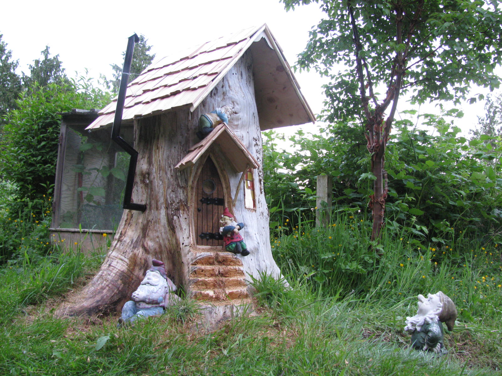 Gnome stump home Elkinsdiy