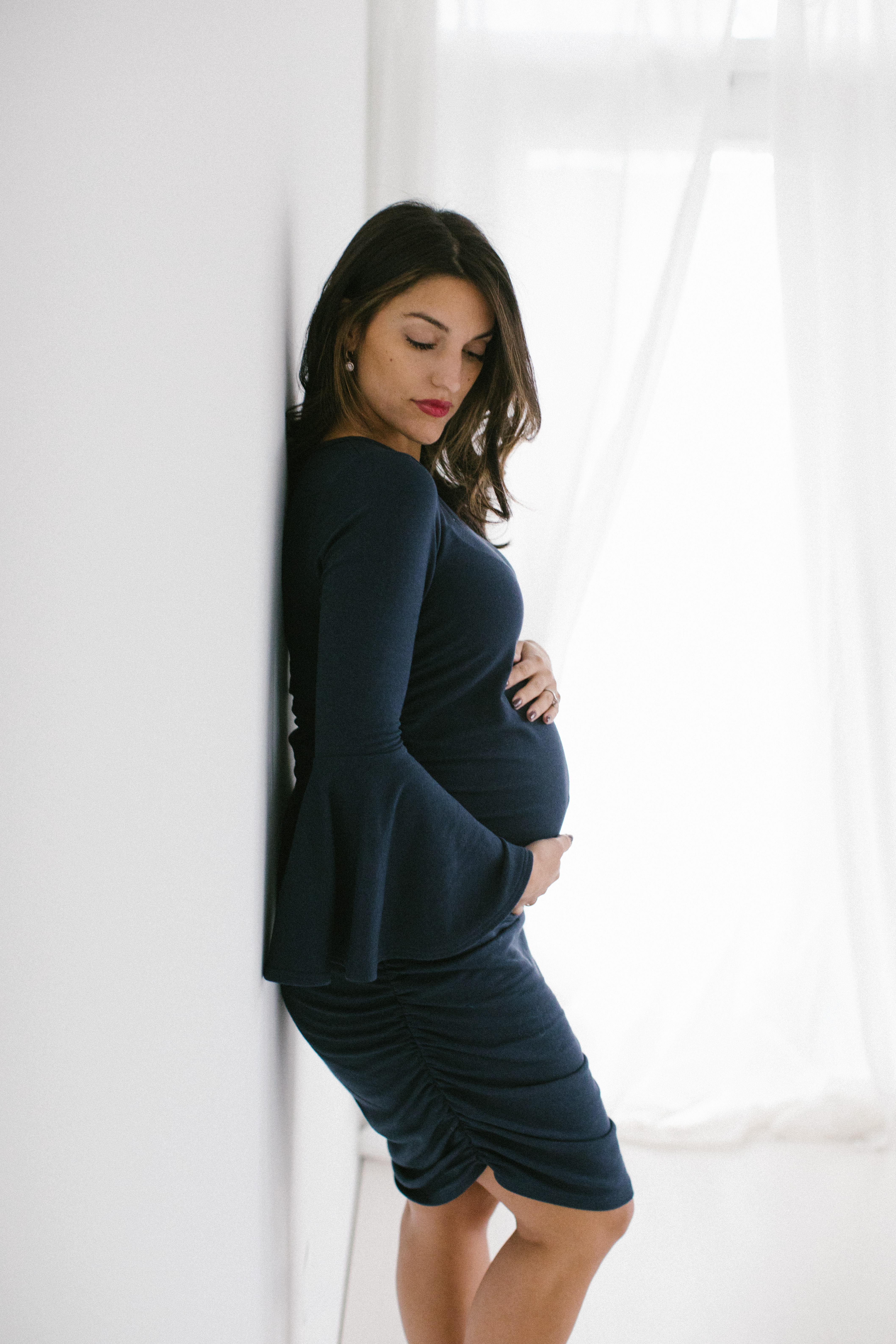 Maternity Photographer Elle Baker Photography in Chicago offers pregnan