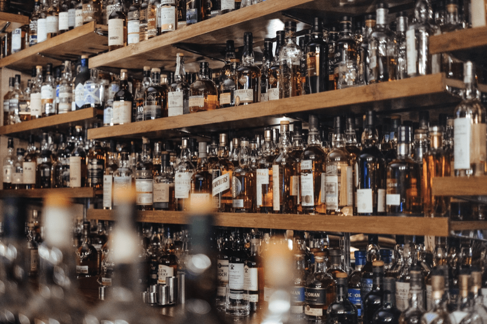 5 Expert Tips To Extend Your Whisky Shelf Life Elle Blonde Luxury