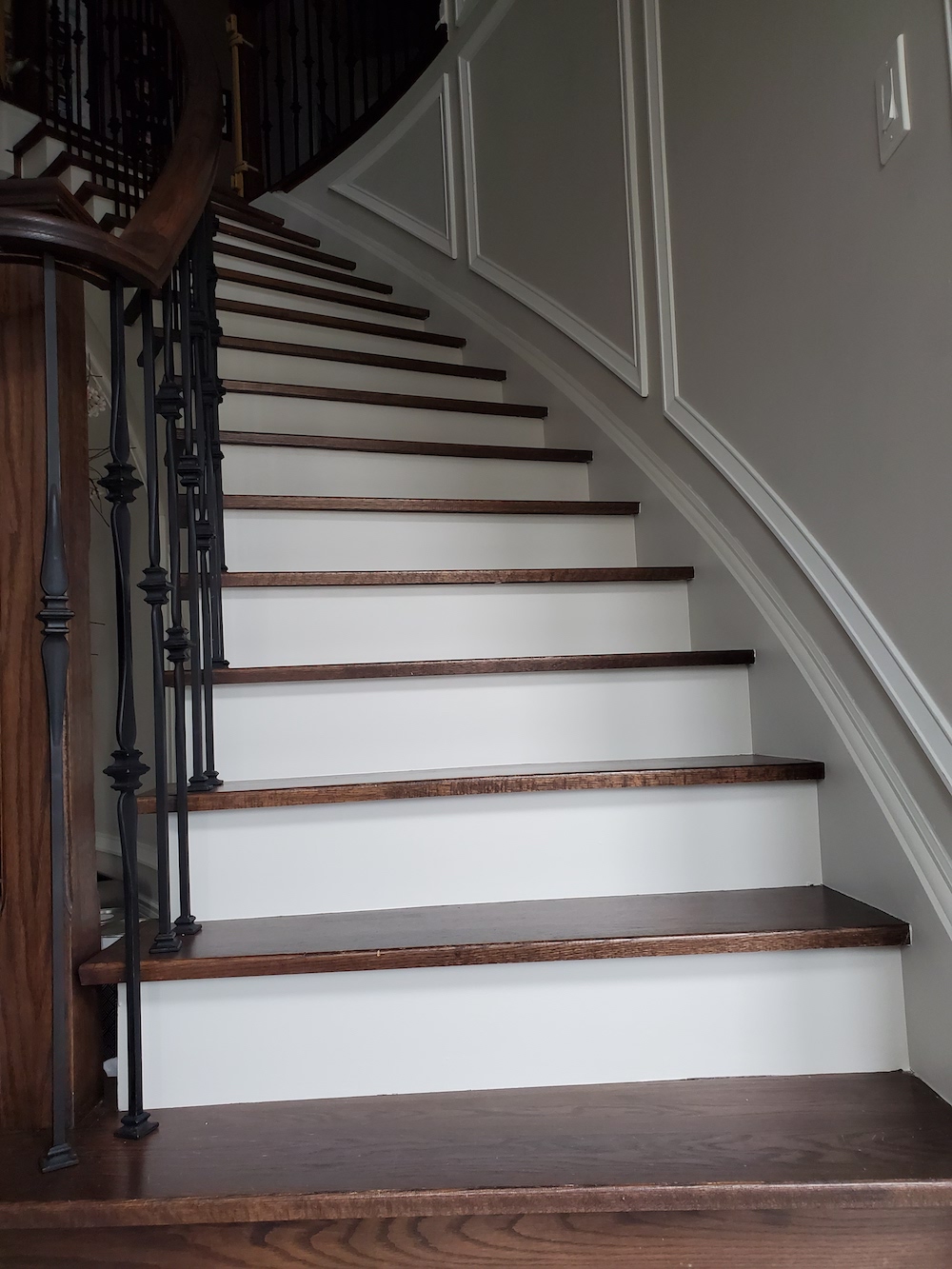 How to paint the staircase risers white A DIY project Elle Muse