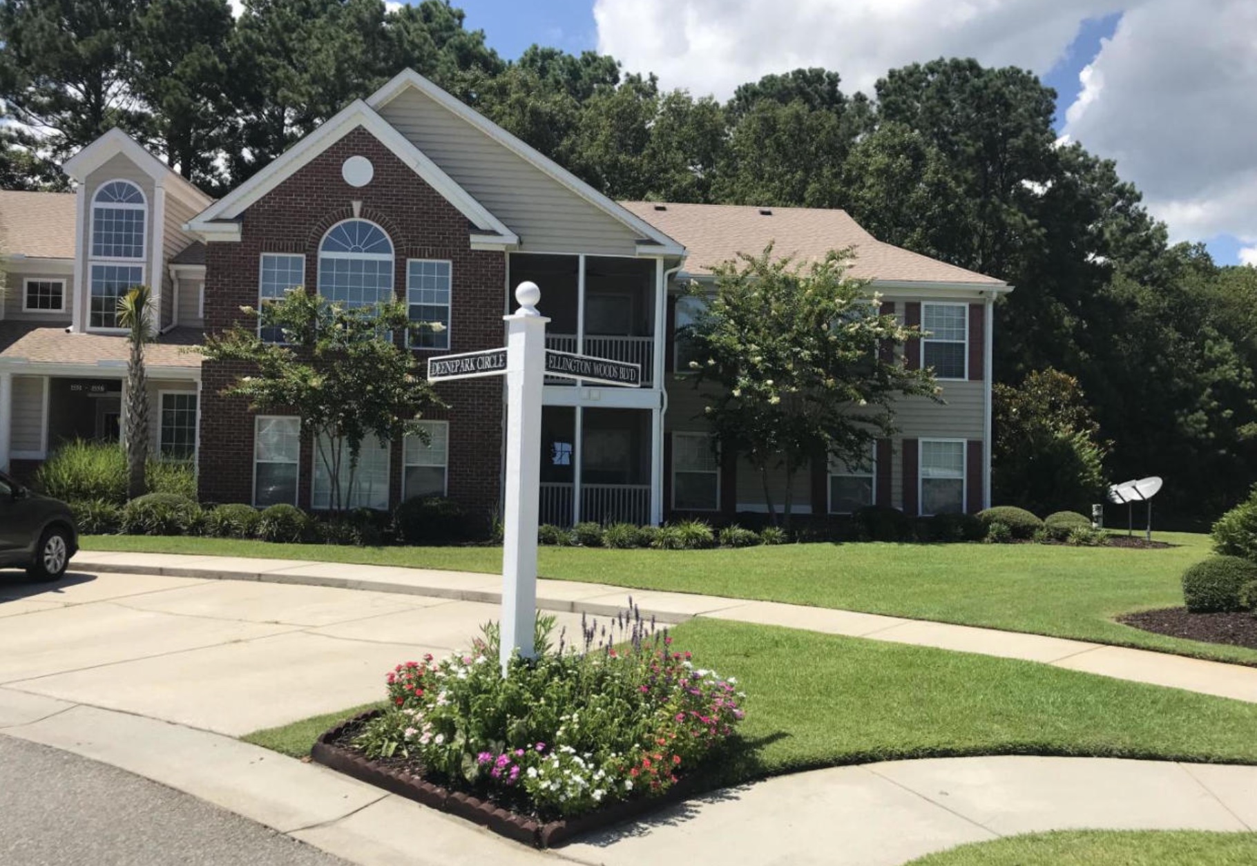 to Ellington Woods HOA III