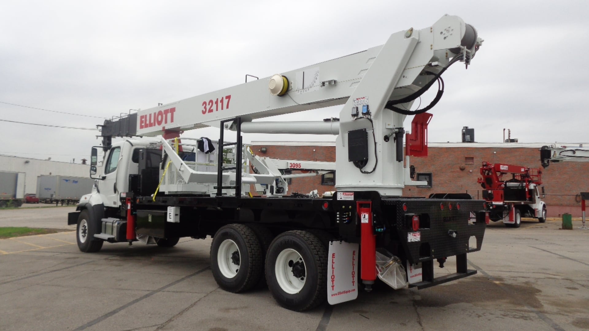 32117R BOOMTRUCK Elliott Equipment Company