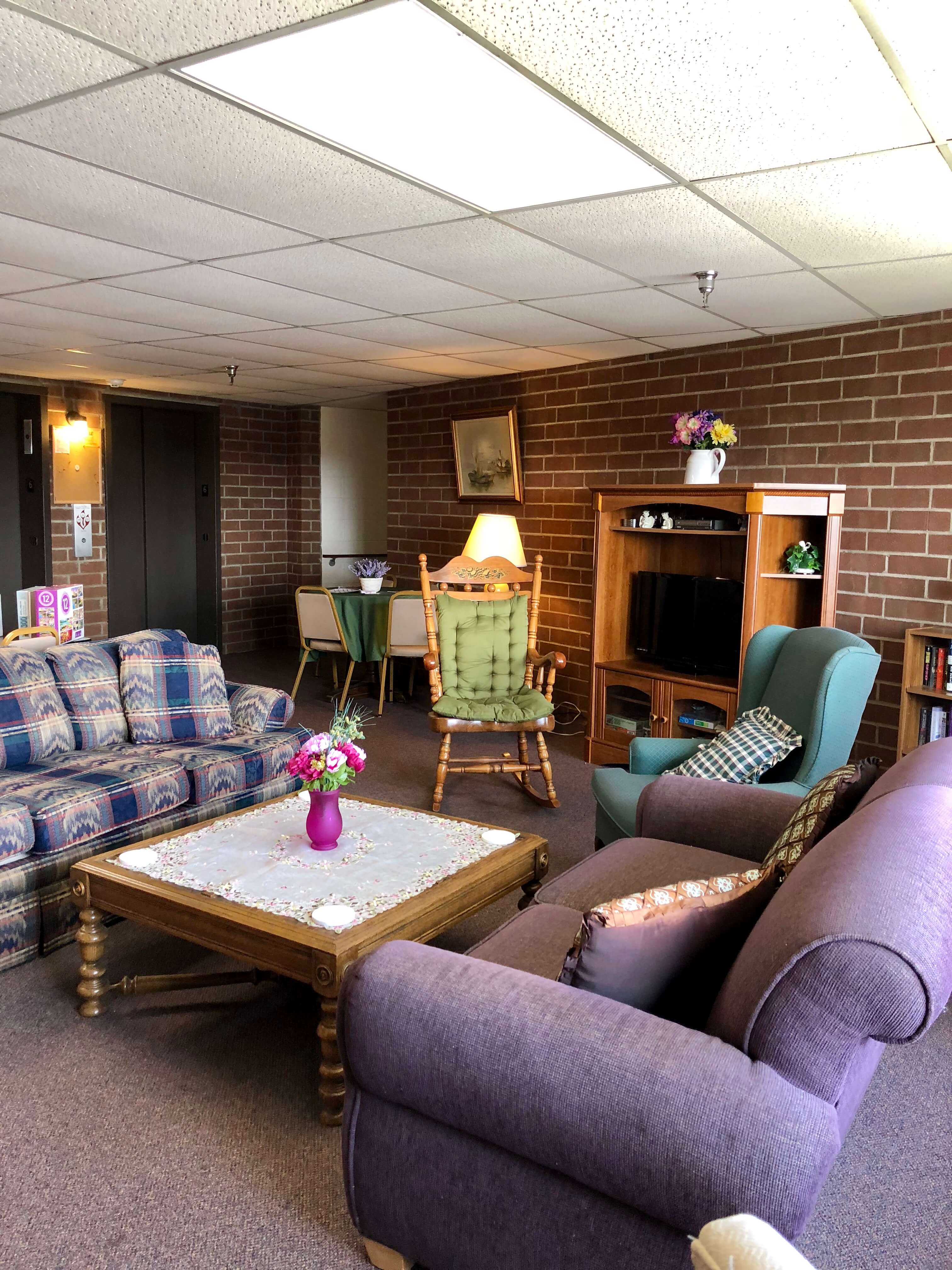 Morris, IL Luxury Senior Living Elliott Manor Affordable Luxury
