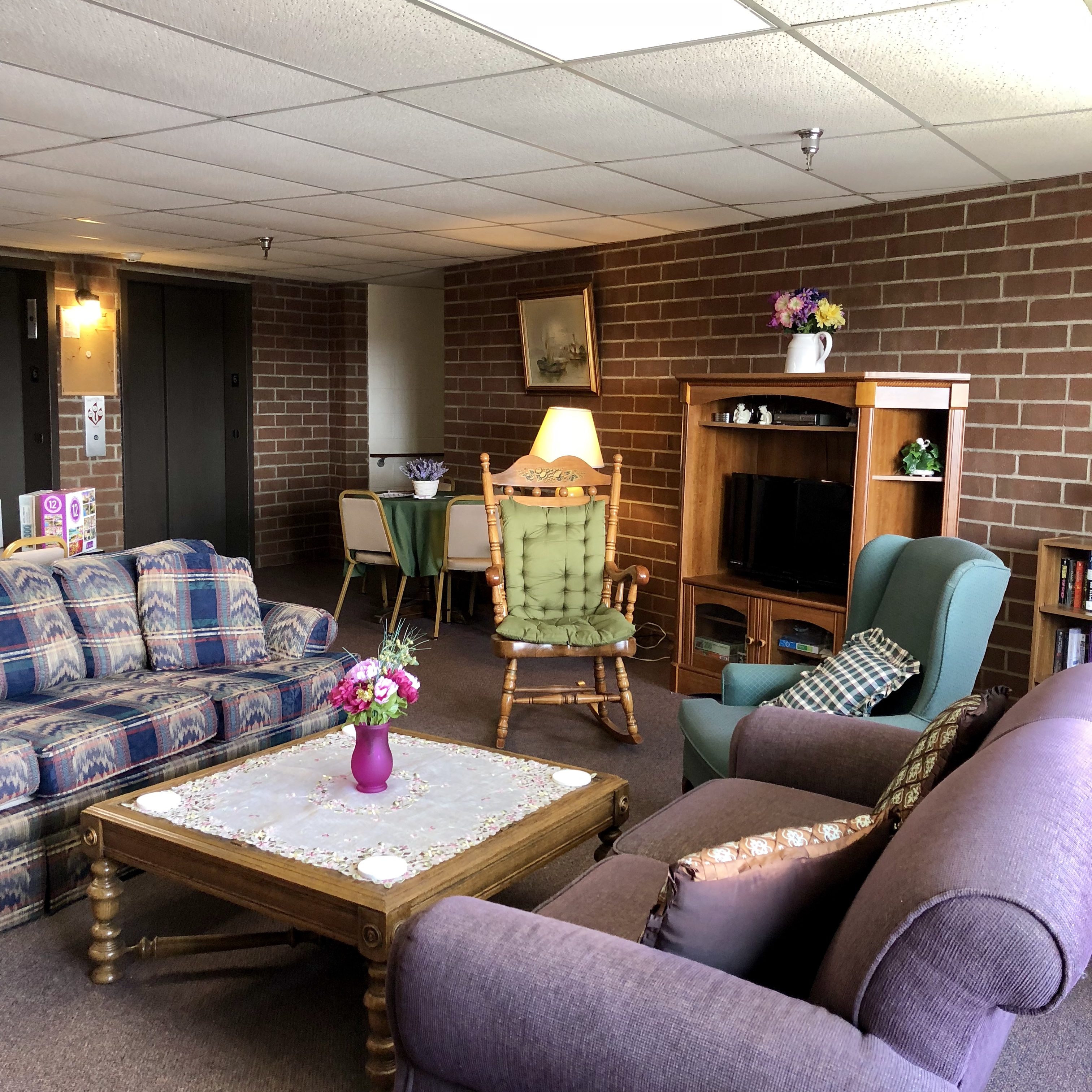 Morris, IL Luxury Senior Living Elliott Manor Affordable Luxury