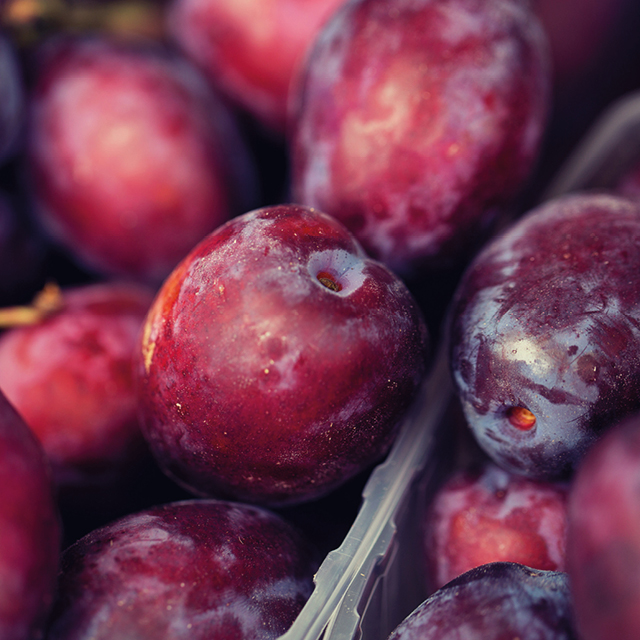 Plum grading machine - every plum counts | Ellips-Elisam