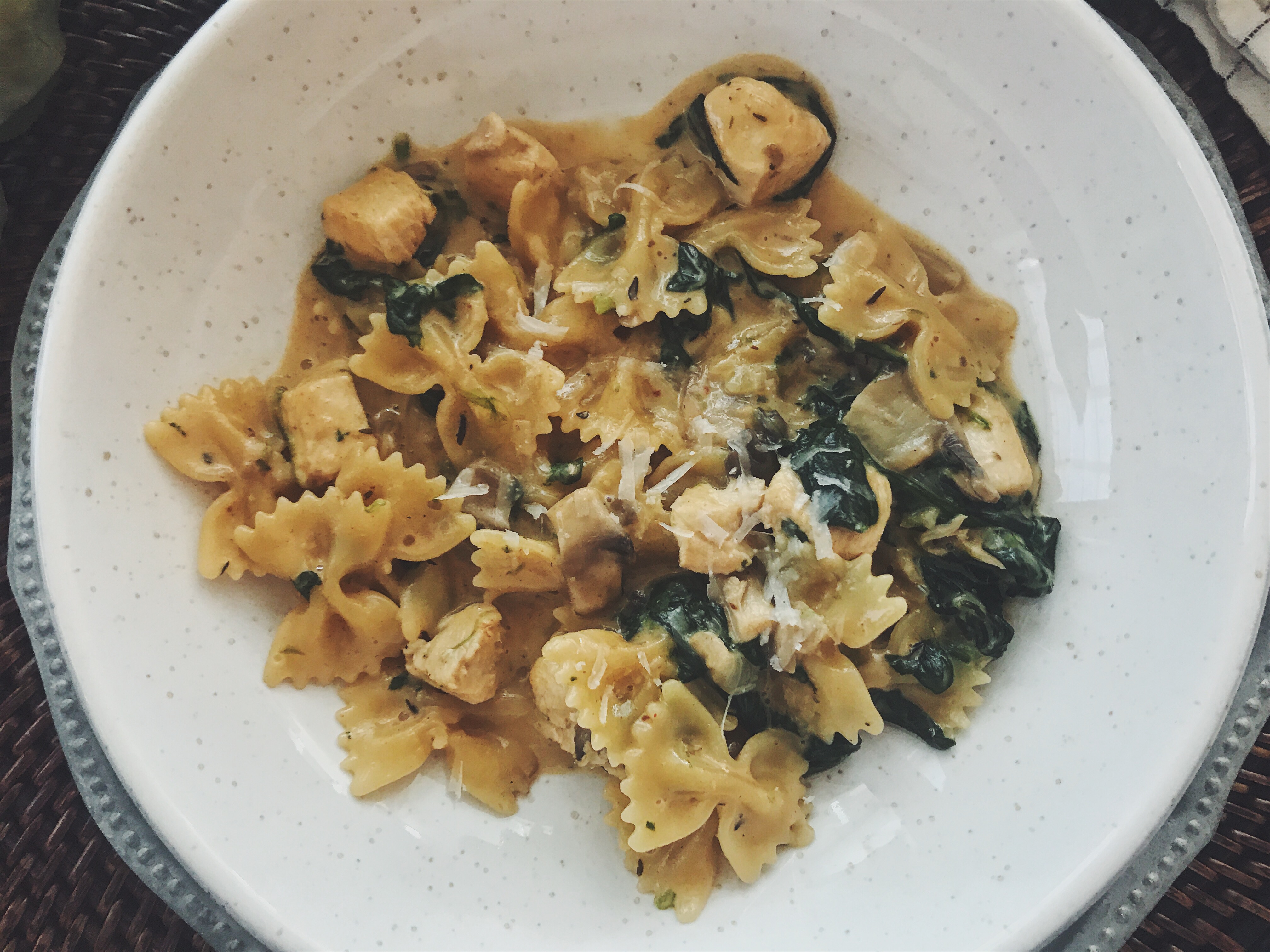 Pasta con pollo y espinacas El lunes cierro el pico