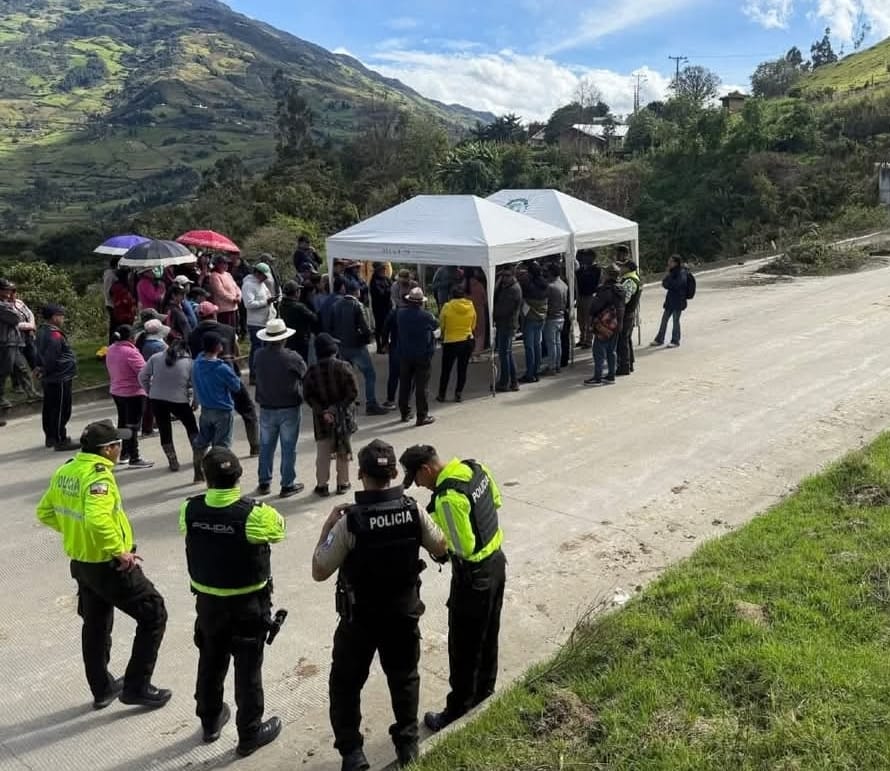Corte en talud para recuperar kilómetro 61, de la Paute-Méndez