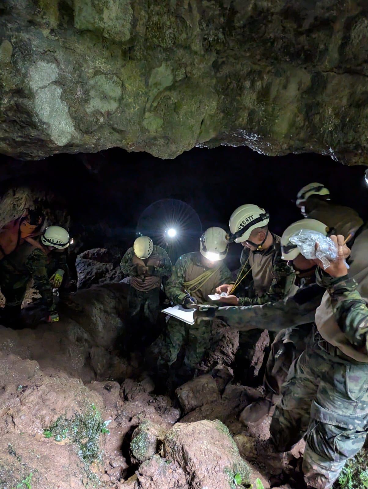 Soldados Tayuwa llegan a Ponce Enríquez para control de minería ilegal