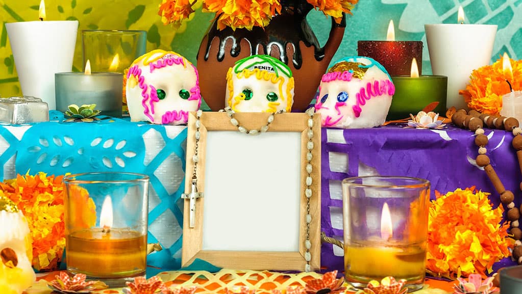 ¿Qué debe llevar un Altar de Muertos?