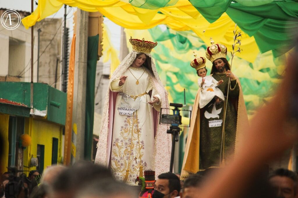 , Galería | La Sagrada Familia recorre las calles de Ciudad Guzmán
