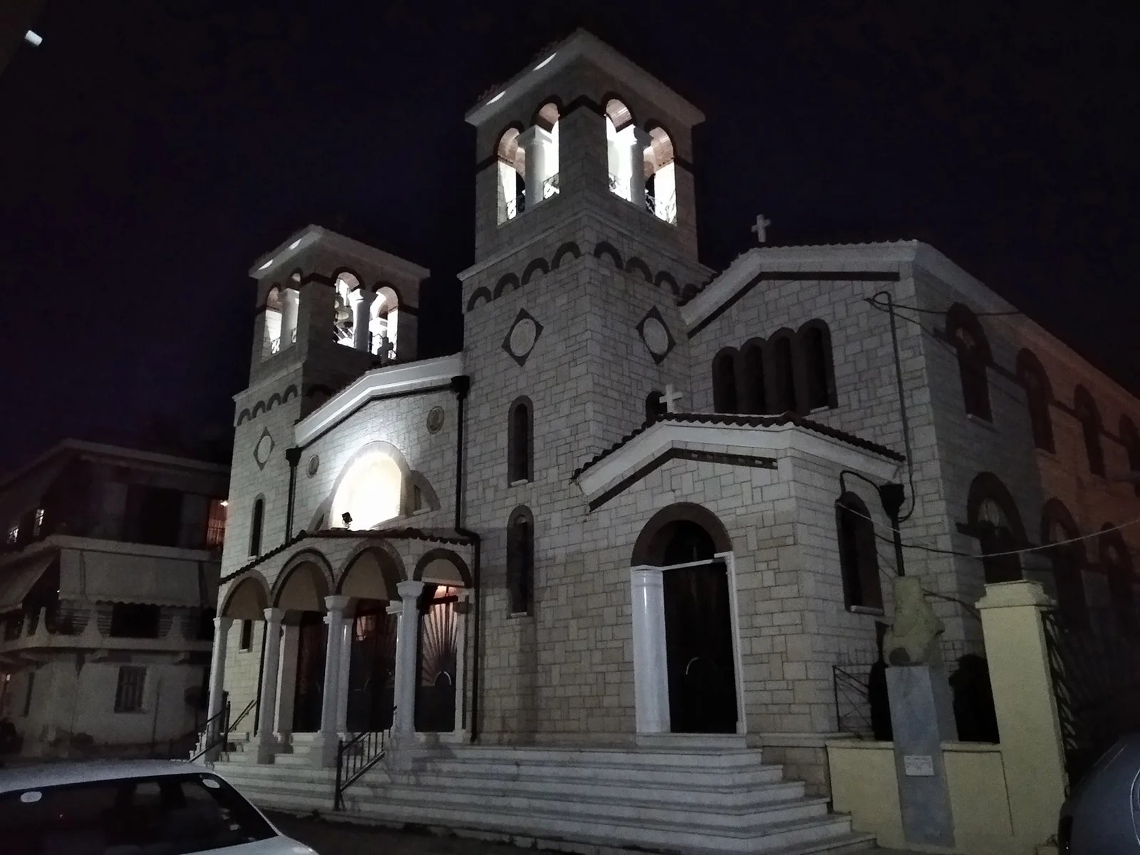 Εξωτερικός φωτισμός εκκλησίας με ηλιακά πάνελ Ηλεκτρολόγος Πάτρα Λειβαδάς Ηλίας Elvolt