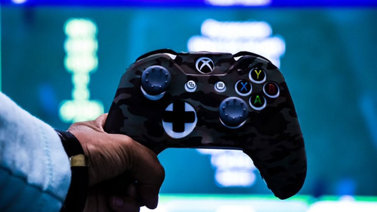 Der Manga „The Demon Girl Next Door“ wird auf der Bühne aufgeführt