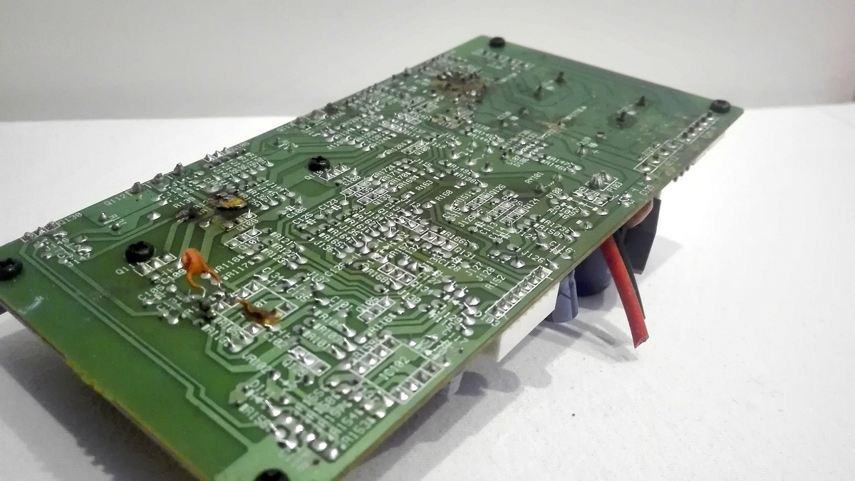 Burnt subwoofer amplifier Nubert AW 850 _ HELP