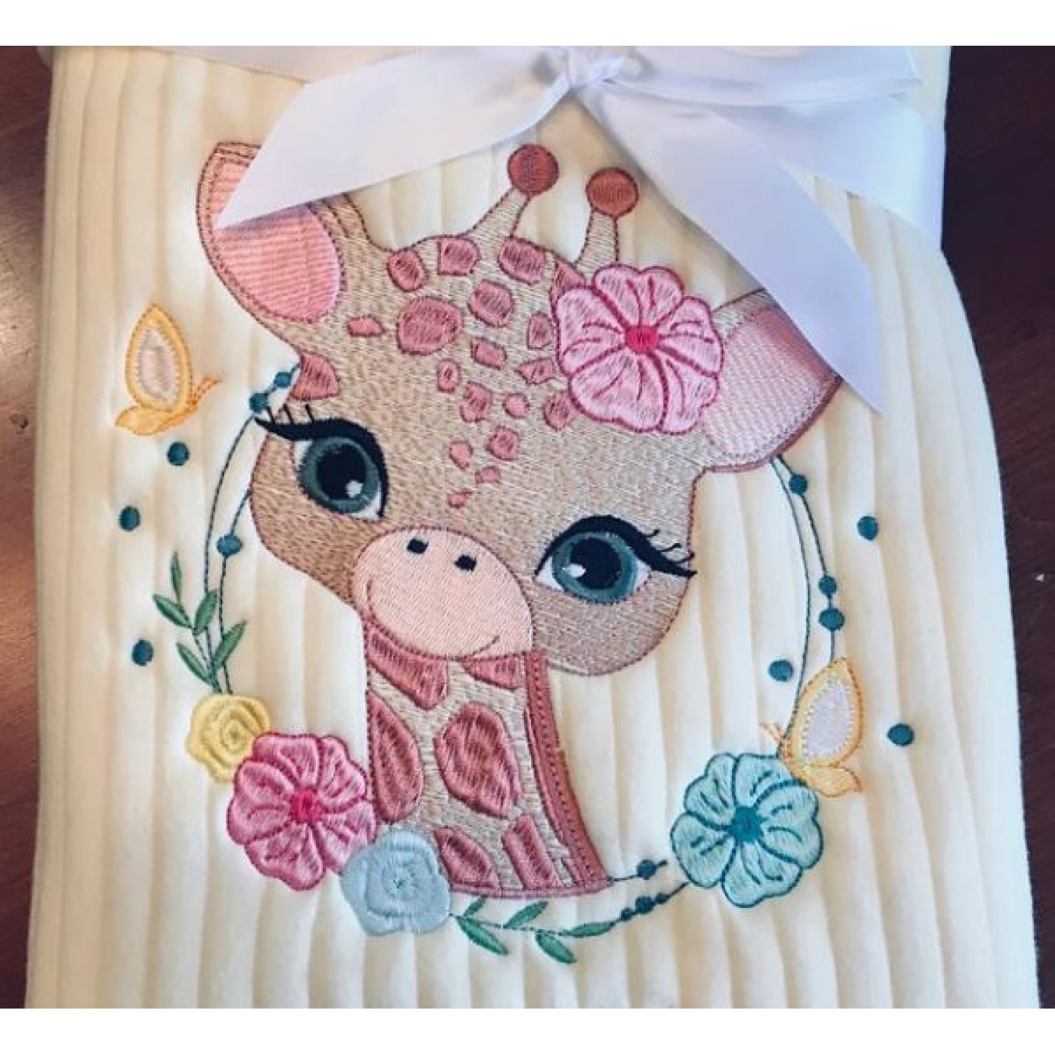 Giraffe embroidery designs