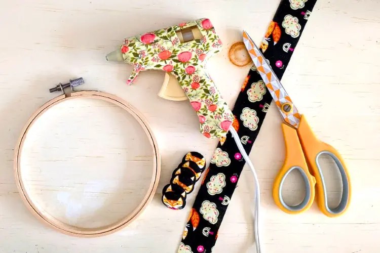 How to Finish Embroidery Hoop StepbyStep Master Guide